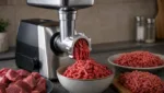 Hackfleisch mit Fleischwolf vorbereiten